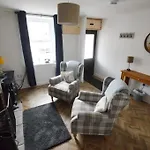 Old Post Office - Hot Tub, Real Fire, Cumbrian Lakes Coastal * 세인트 비즈