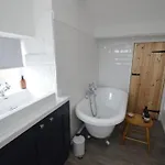 Old Post Office - Hot Tub, Real Fire, Cumbrian Lakes Coastal 펜션 *