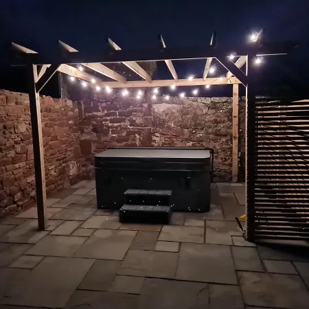 Old Post Office - Hot Tub, Real Fire, Cumbrian Lakes Coastal