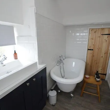 Old Post Office - Hot Tub, Real Fire, Cumbrian Lakes Coastal Feriehus *