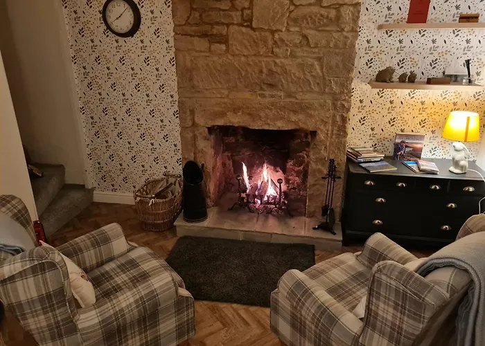 Old Post Office - Hot Tub, Real Fire, Cumbrian Lakes Coastal *